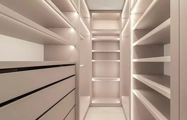 illuminazione interna per armadi e guardaroba