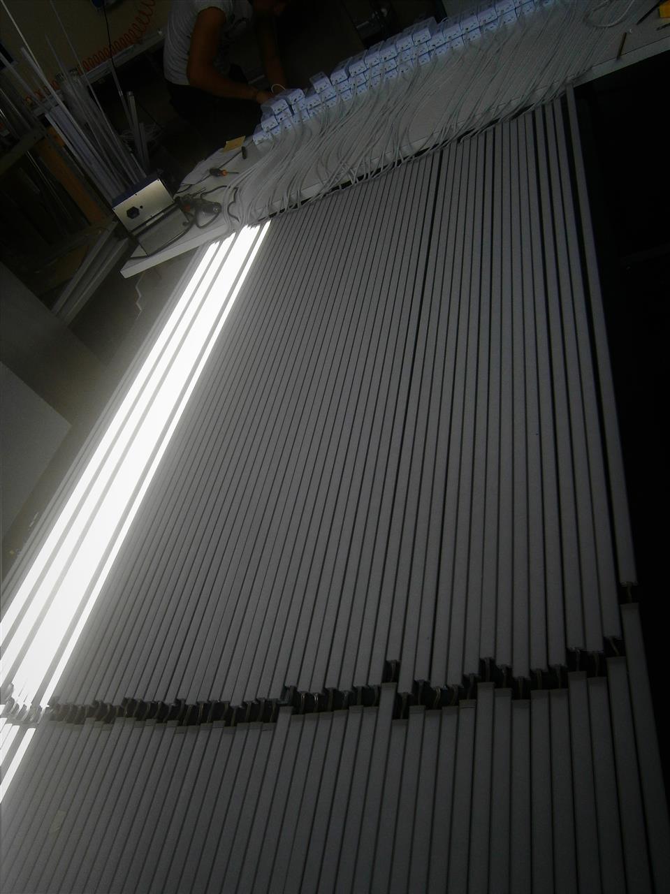 Produzione di barre a led su misura per valorizzare l’illuminazione delle vetrine